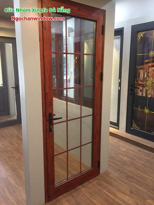 Mẫu cửa nhôm kính Xingfa đẹp màu vân gỗ