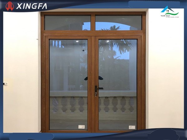 giá cửa nhôm Xingfa vân gỗ